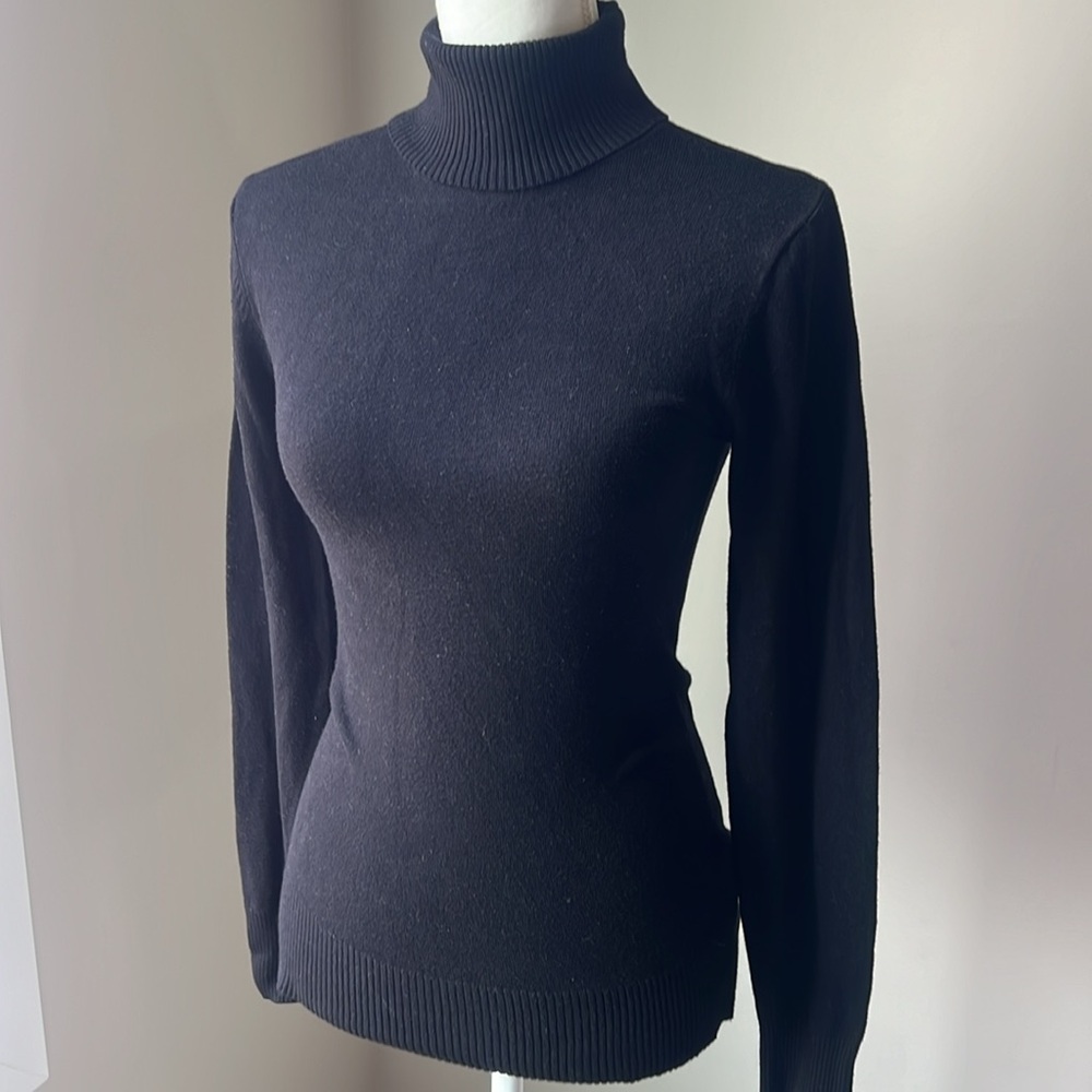 Amisu Turtle Neck - Picture 2 of 10